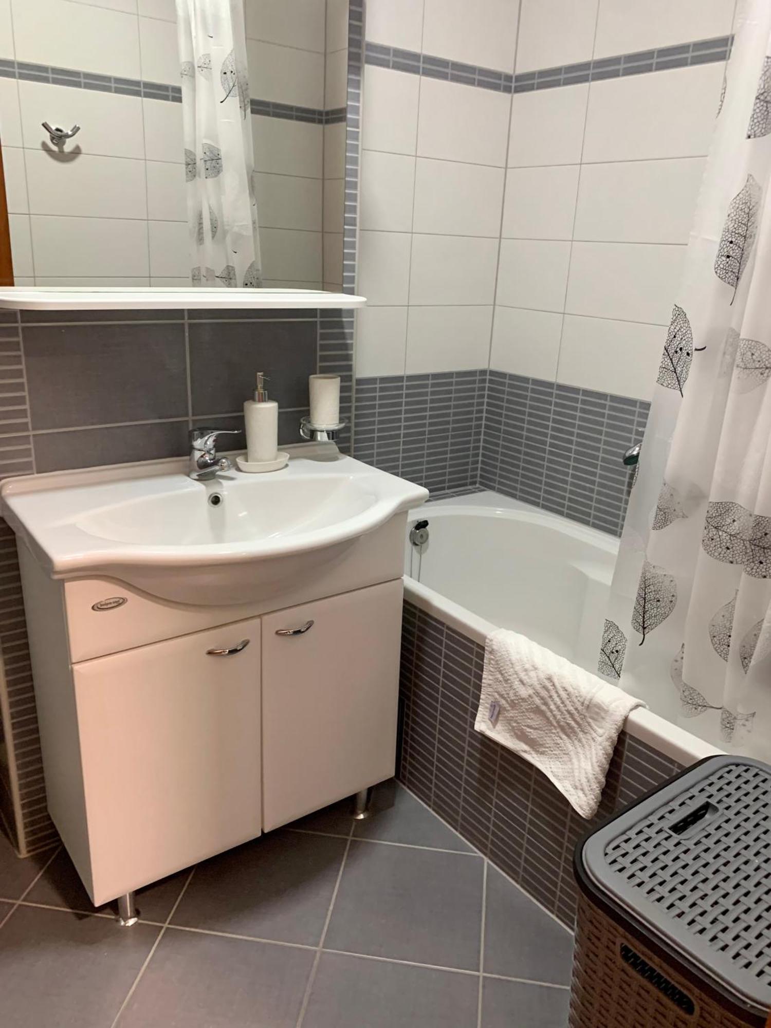 Apartment Pearl-Free Parking Makarska Bagian luar foto